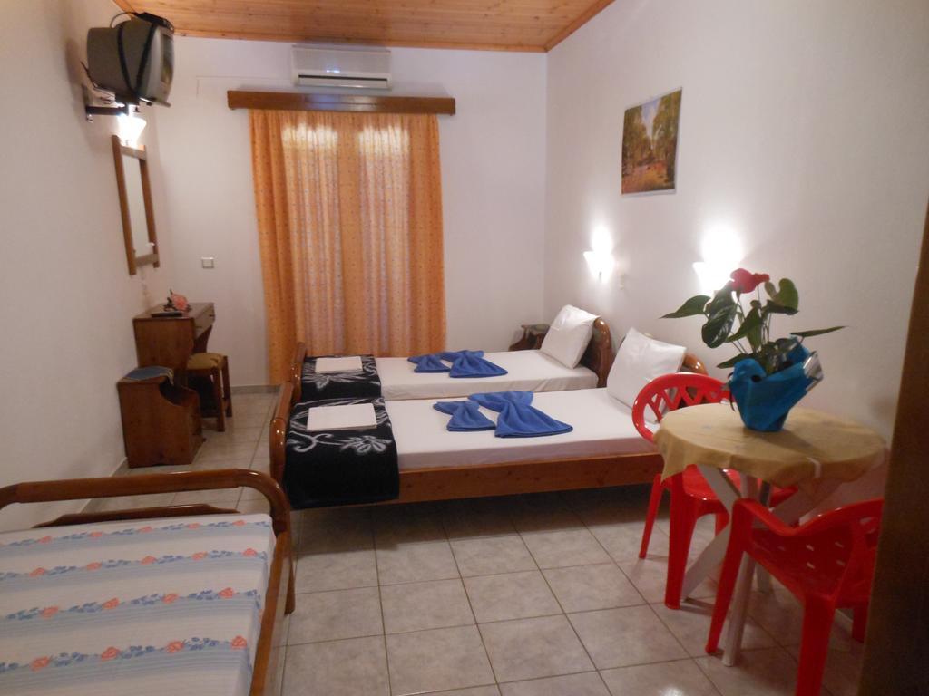 Pansion Giorgos & Rania Apartment Skiathos Town Room photo